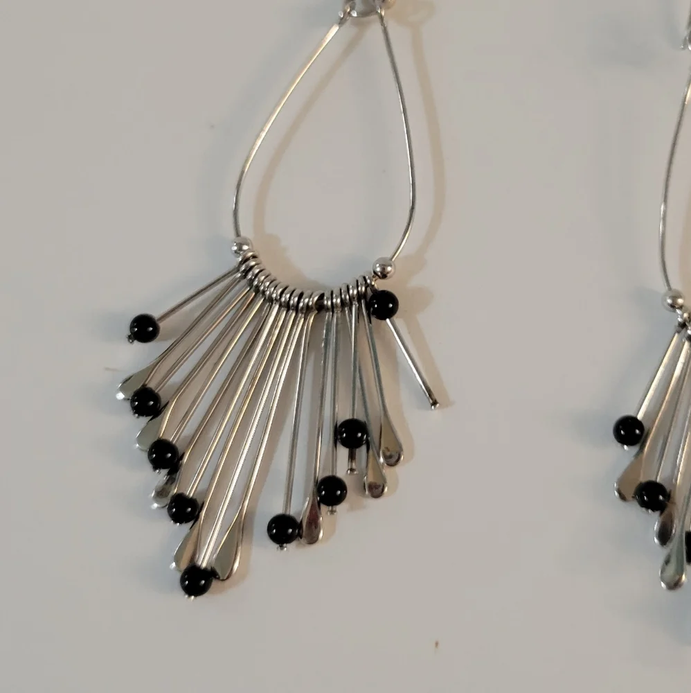 Silvertone Wire Dangle Earrings Pierced